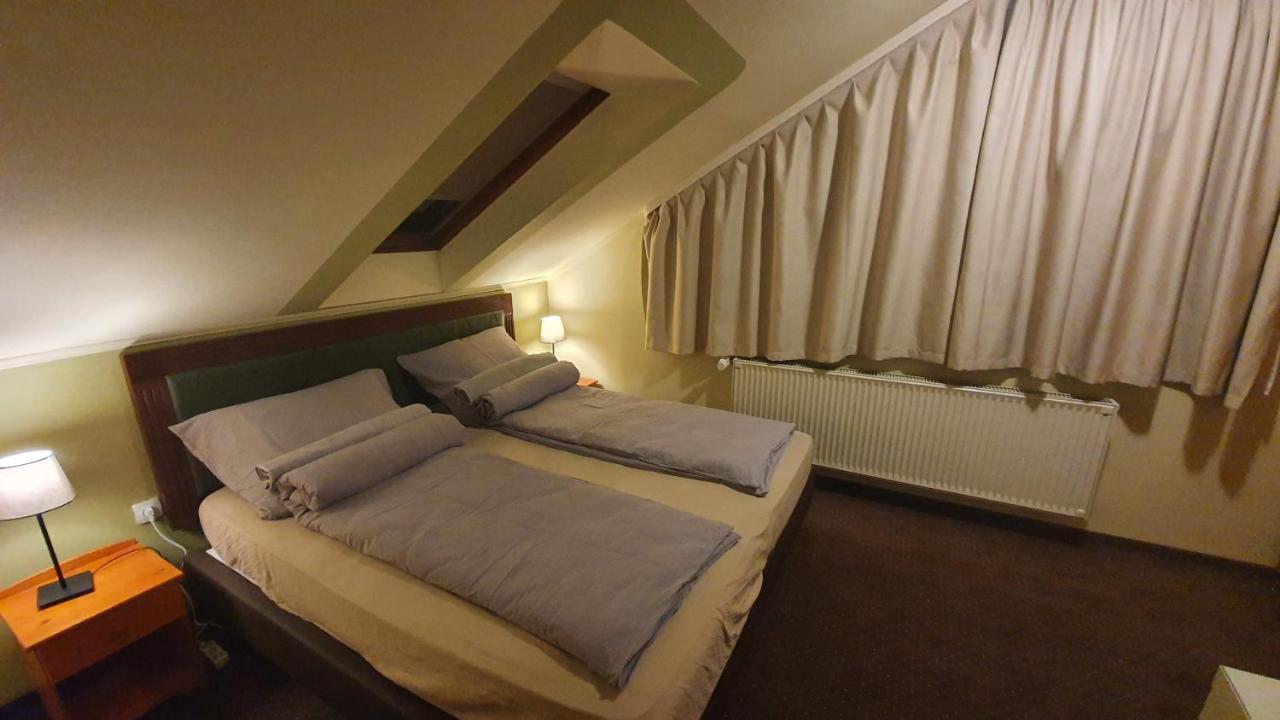ミシュコルツ Palantir Panzio Bed & Breakfast エクステリア 写真