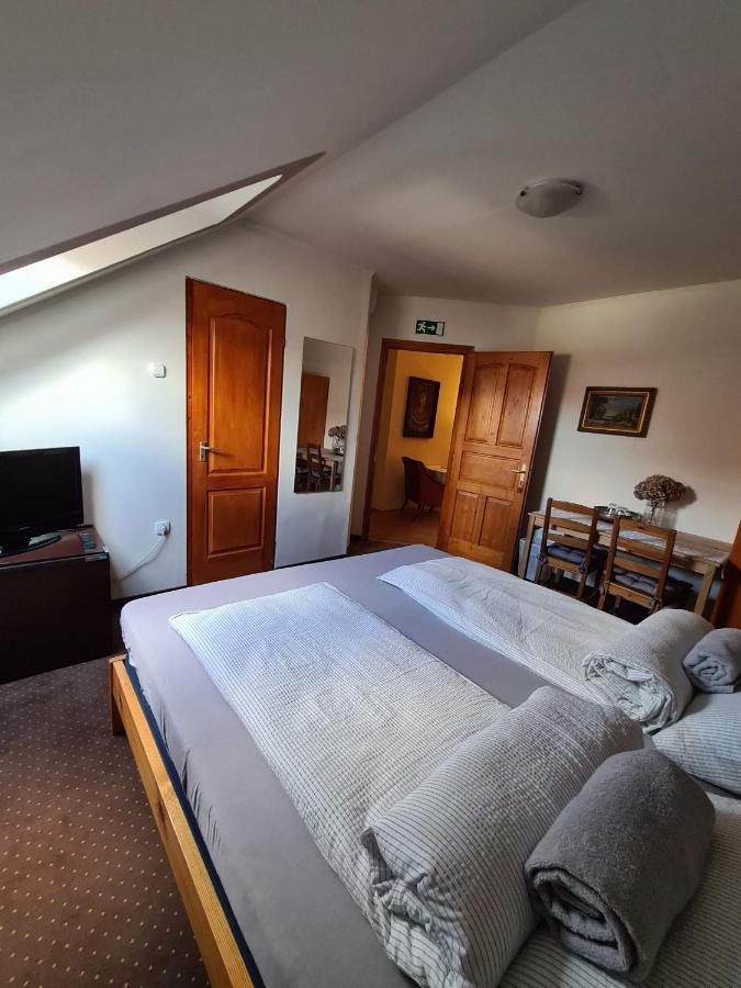 ミシュコルツ Palantir Panzio Bed & Breakfast エクステリア 写真
